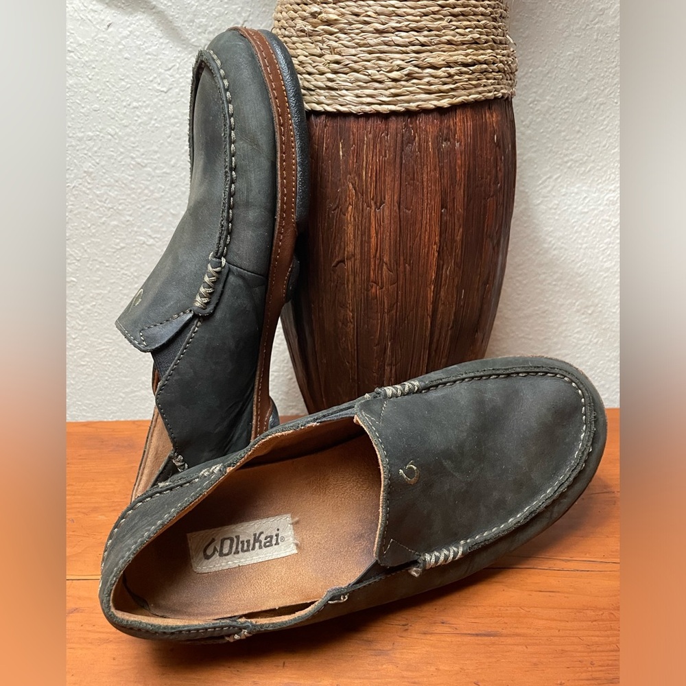 Men's Olukai Moloa microsuede slip-on shoes in dark grey, US size 8 M